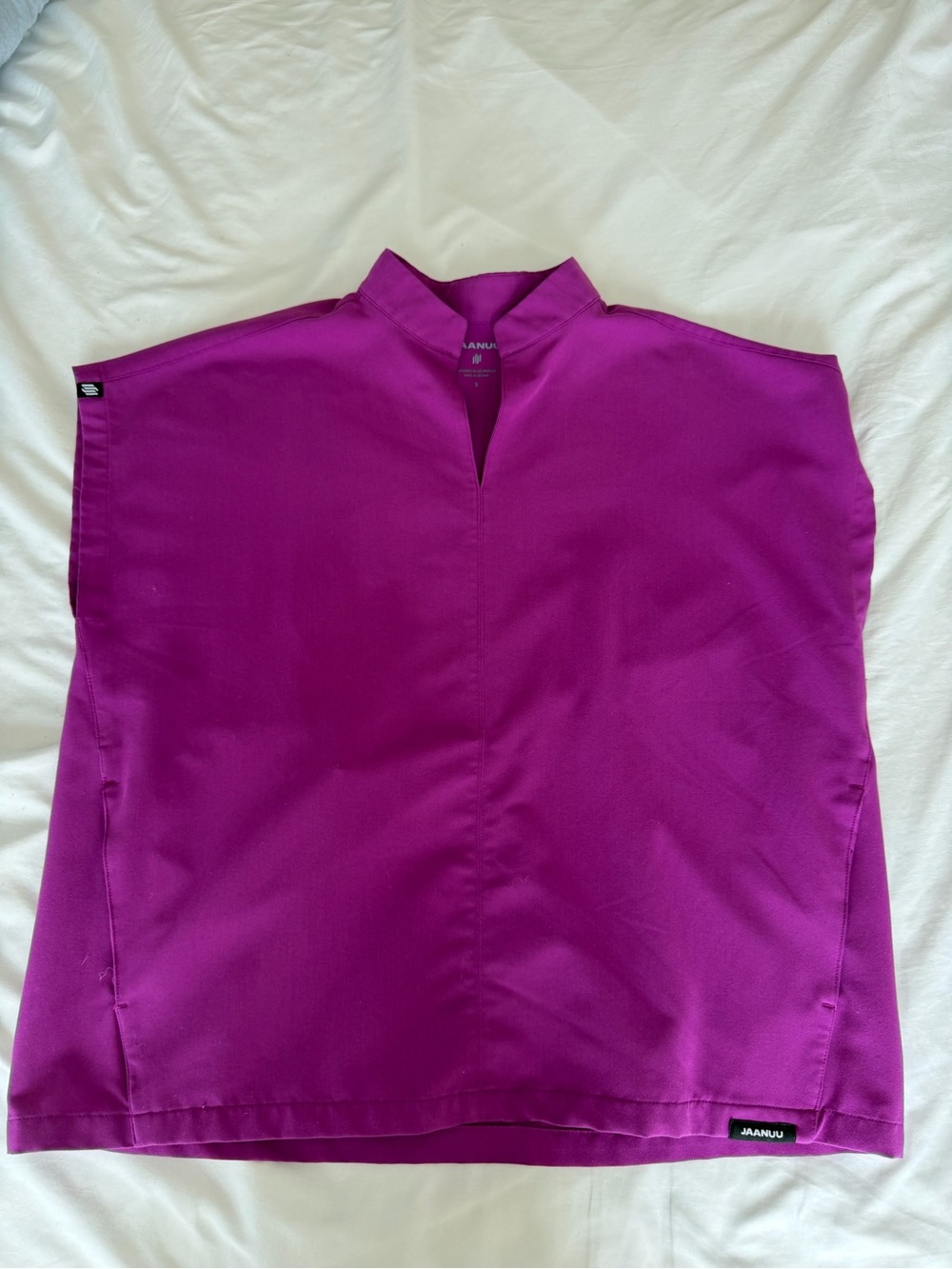 Jaanuu Mock Neck Scrub Top- small